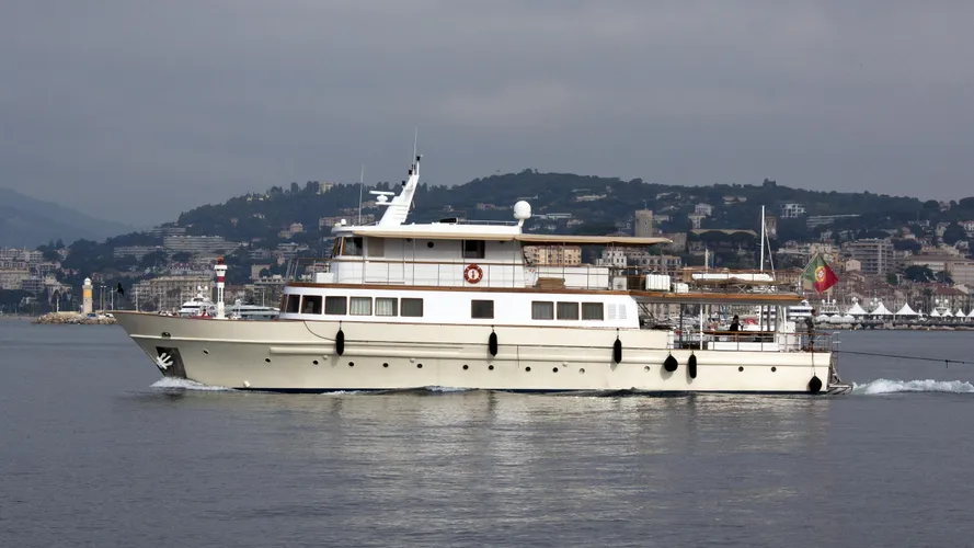 clara-one-motor-yacht-sarri-1961-31m-profile
