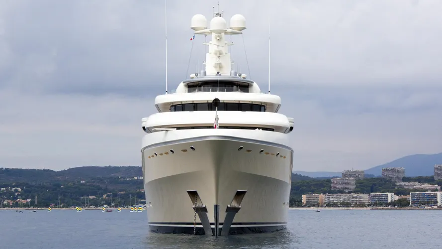 grace-kibo-motor-yacht-abeking-rasmussen-2014-82m-bow
