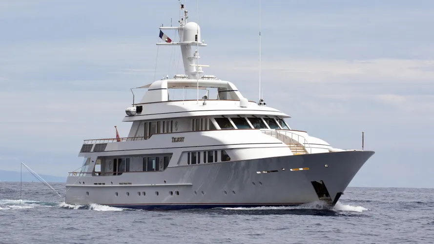 teleost-motor-yacht-feadship-1998-49m-half-profile