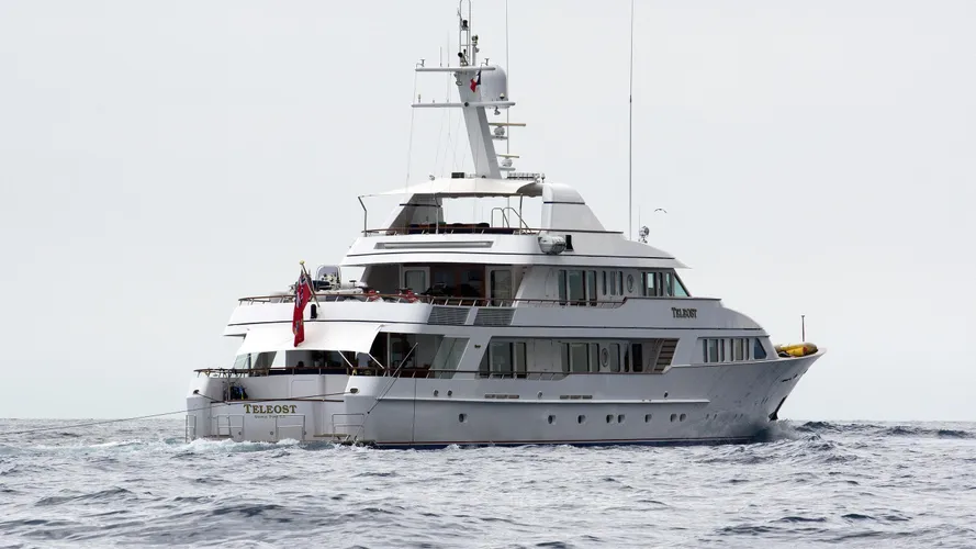 teleost-motor-yacht-feadship-1998-49m-stern