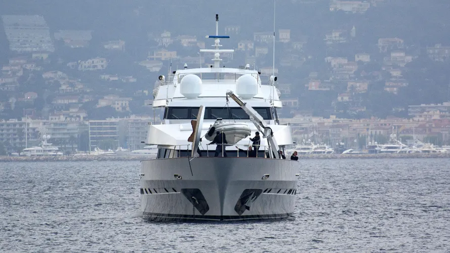 miraggio-motor-yacht-siar-moschini-1988-41m-bow