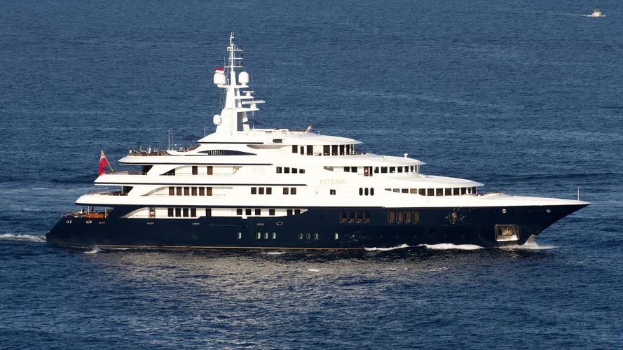 freedom-motor-yachtbenetti-2000-70m-cruising