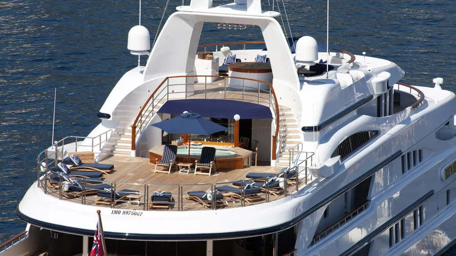 freedom-motor-yachtbenetti-2000-70m-sundeck-details