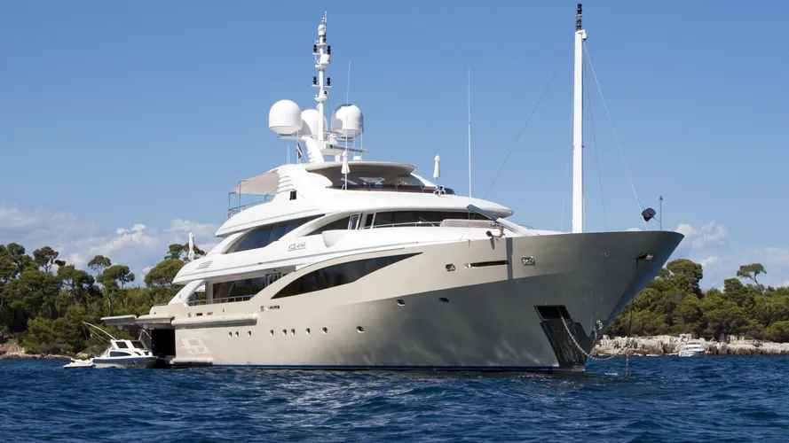 kolaha-motor-yacht-isa-360-2010-63m-half-profile