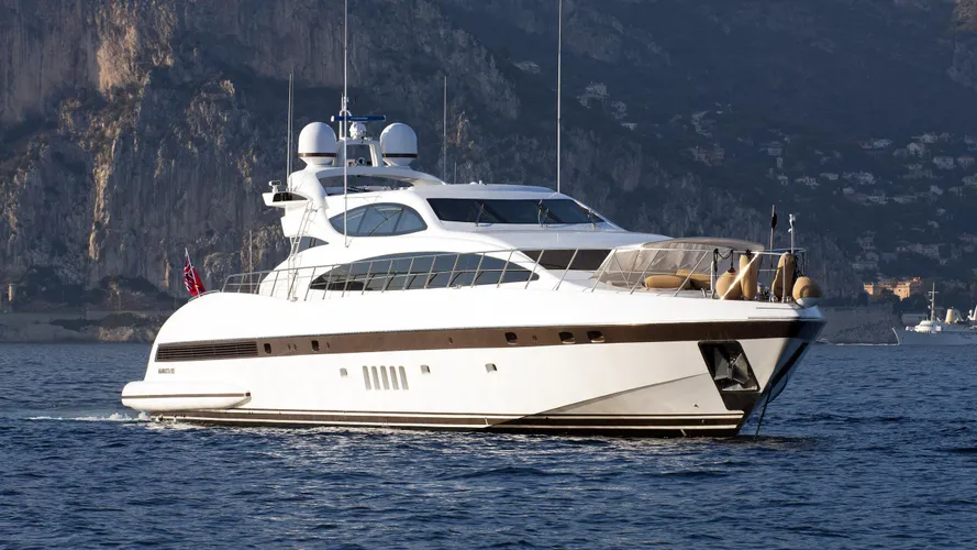 samira-motor-yacht-overmarine-mangusta-105-sport-2006-31m-bow