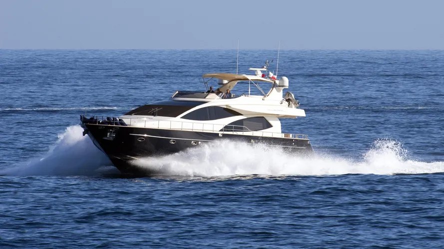 jurata-motor-yacht-riva-85-opera-2007-26m-bow