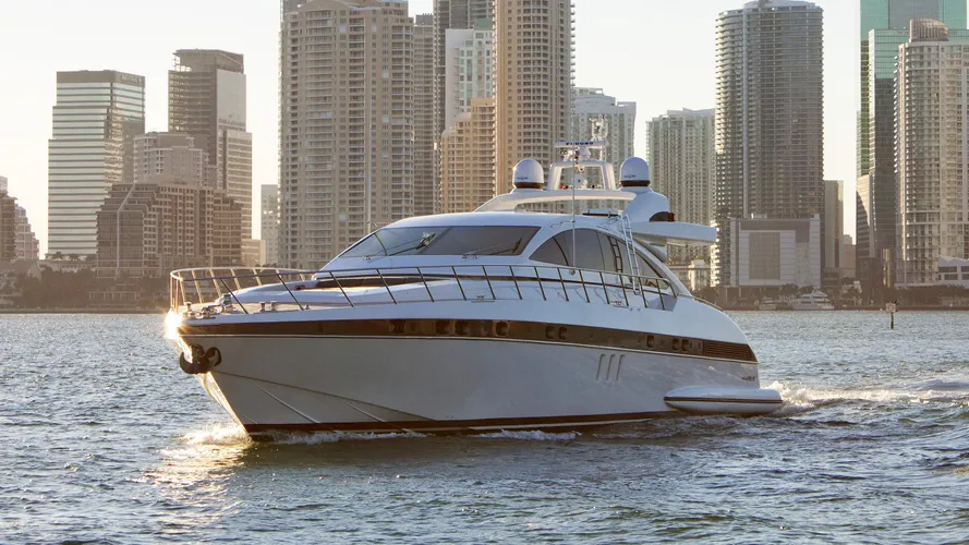 diamond-a-motor-yacht-overmarine-mangusta-80-open-ht-cruising-half-profile