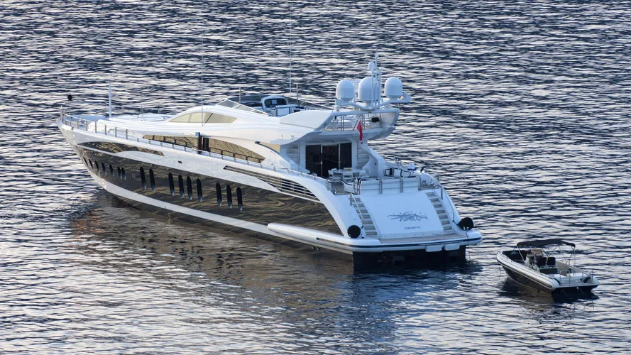 pure-one-motor-yacht-arno-leopard-46-sport-2008-46m-stern