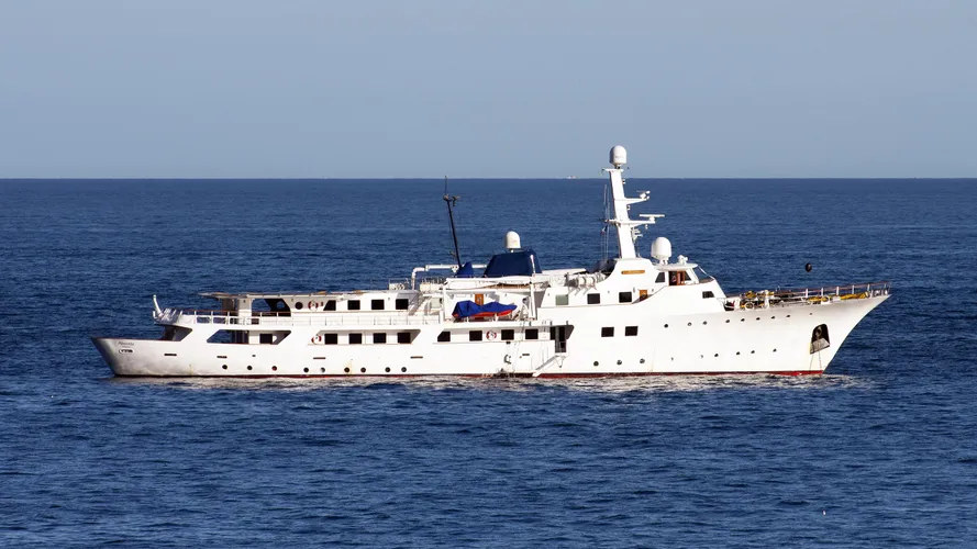 voyager-explorer-yacht-celaya-1973-62m-profile