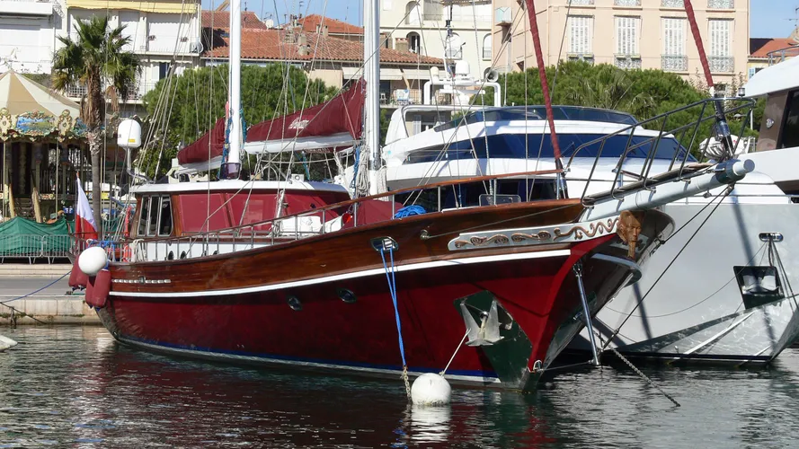 akhenaton-sailing-yacht-mengi-yay-2004-25m-bow