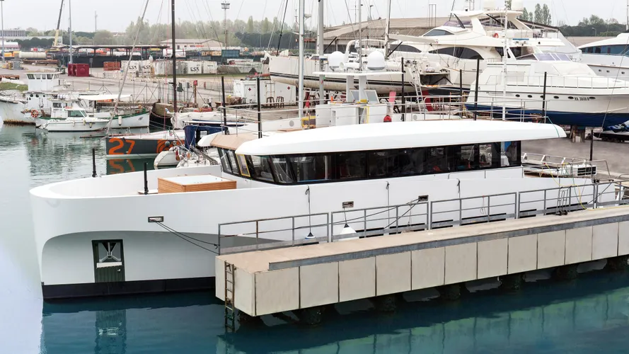 wally-casa-motor-yacht-2016-27m-profile-launch