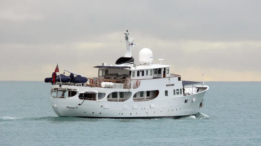 camara-c-motor-yacht-yarrow-1961-32m-stern-cruising