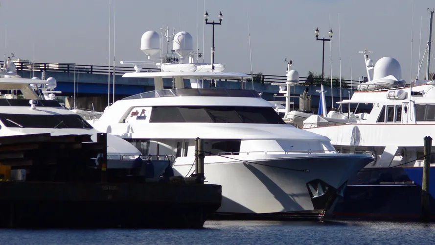dream-weaver-motor-yacht-westport-112-2005-34m-half-profile