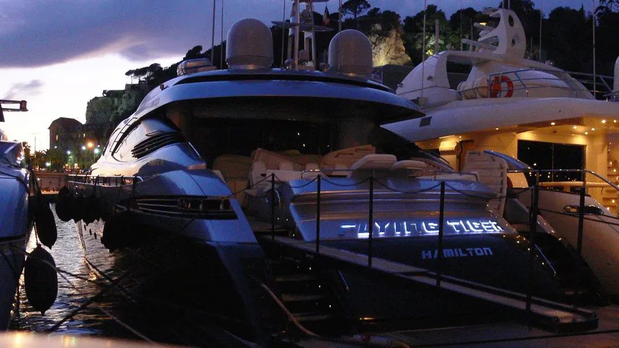ginger-motor-yacht-pershing-115-2006-35m-stern