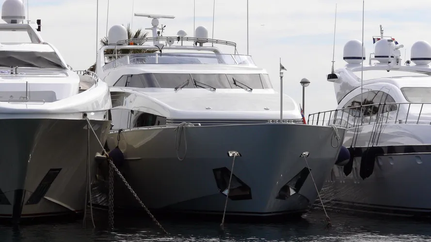 fortuna-iv-motor-yacht-admiral-italian-sea-group-32m-1998-bow