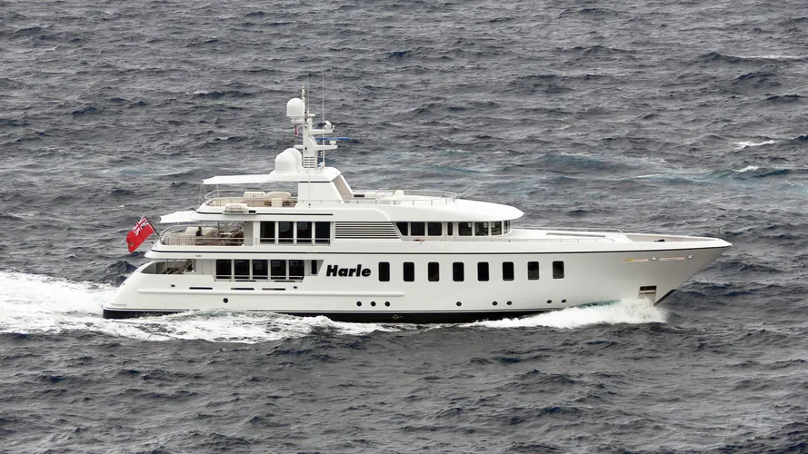 harle-motor-yacht-feadship-f45-vintage-2007-45m-cruising-profile