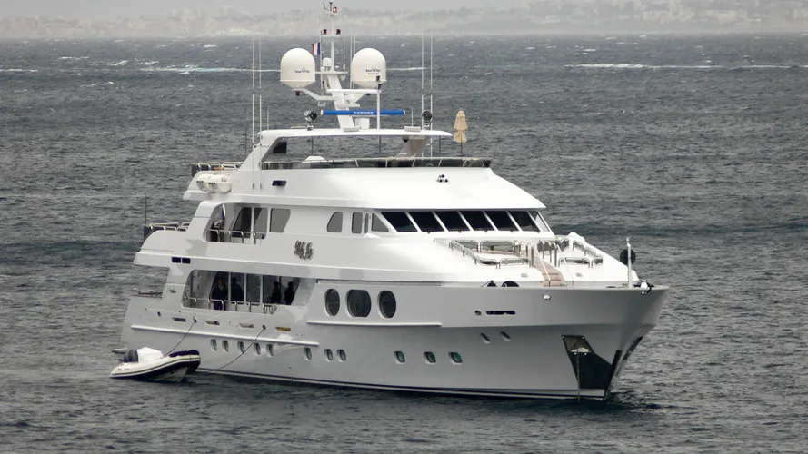 lady-joy-motor-yacht-christensen-157-2007-48m-bow