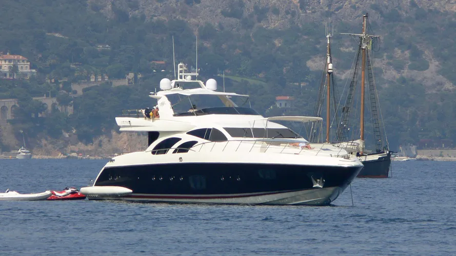 leonardo-motor-yacht-azimut-98-2007-31m-cruising-half-profile
