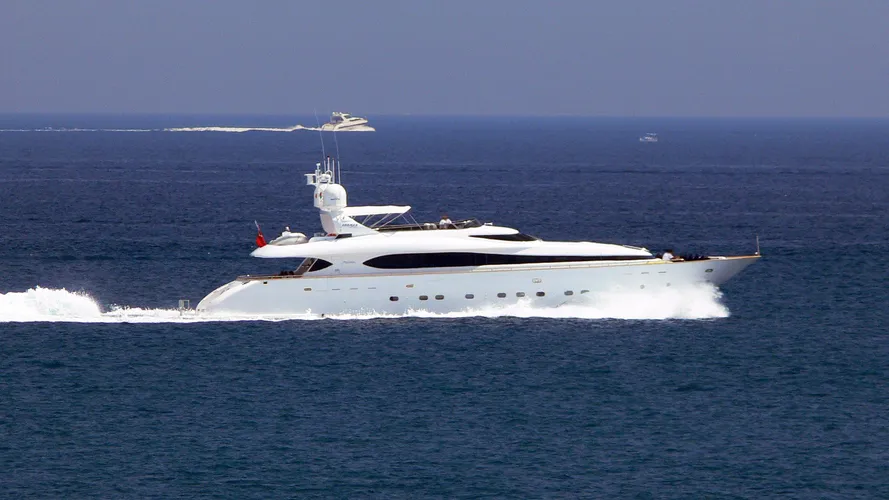 luamar-motor-yacht-maiora-31dp-2001-31m-cruising-profile