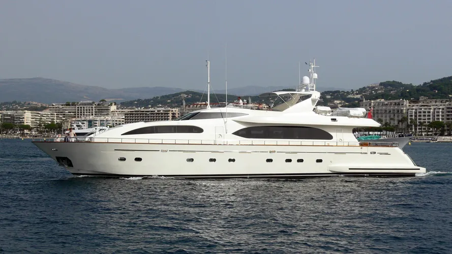 luisamay-motor-ycaht-falcon-102-2006-31m-profile