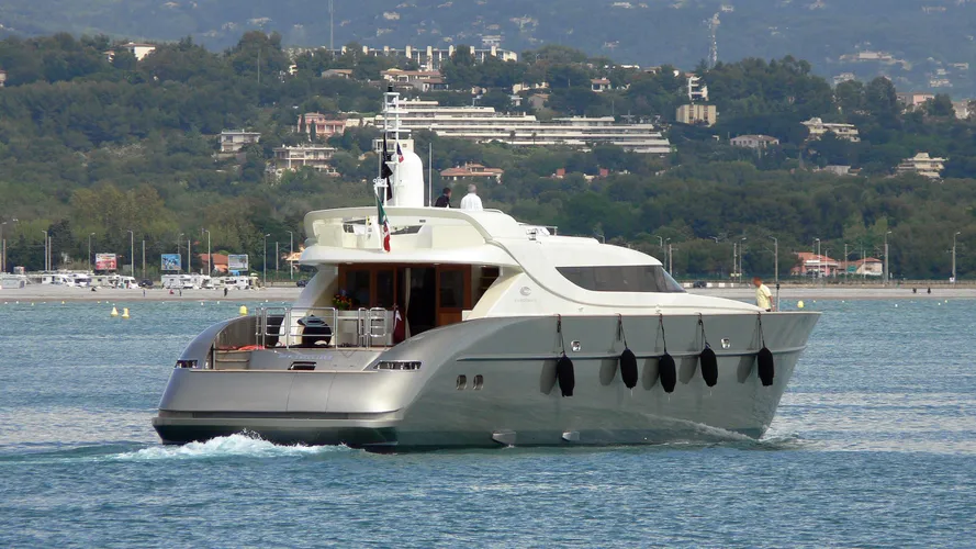 a2-madhuri-motor-yacht-eurocraft-36m-open-2008-38m-stern