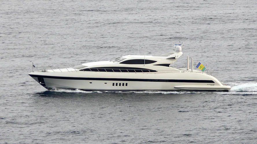 negara-motor-yacht-overmarine-omangusta-107-sport-cruising-profile