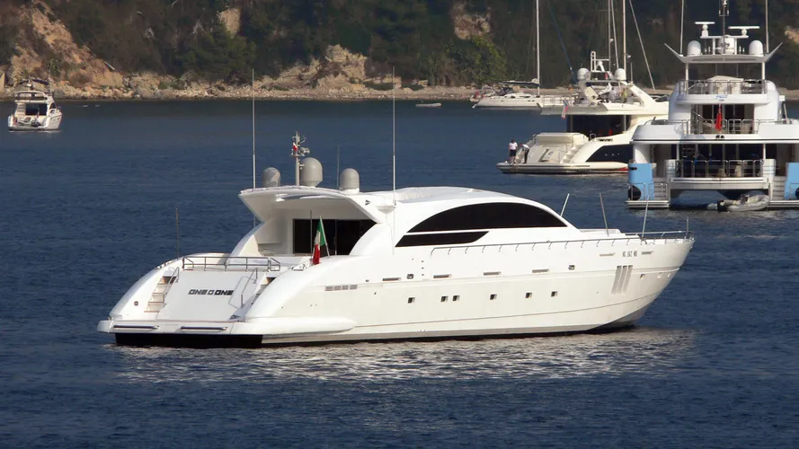 one-o-one-motor-yacht-tecnomar-velvet-36-2008-36m-stern