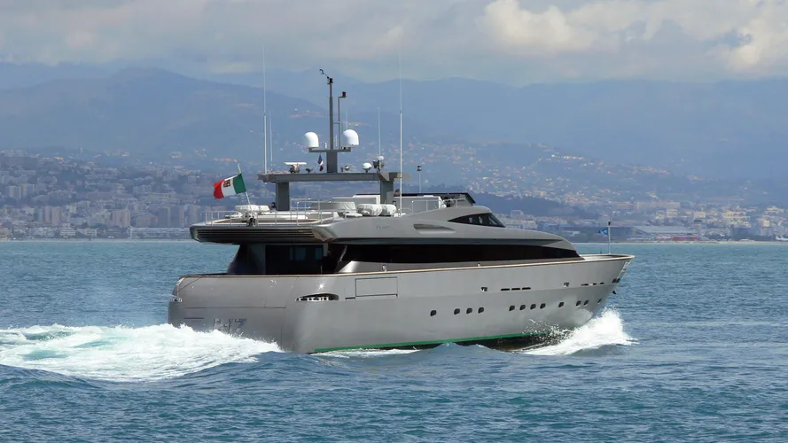 percal-ii-motor-yacht-baglietto-2007-34m-cruising-stern