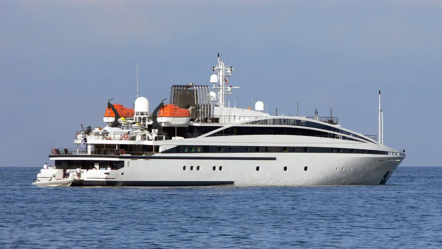 elegant-007-rm-elegant--motor-yacht-lamda-2005-72m-half-profile