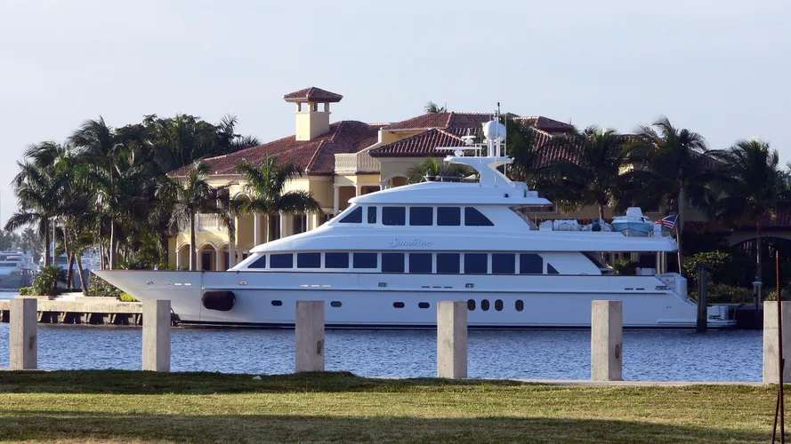 sandrine-motor-yacht-hargrave-115-2007-35m-moored-profile