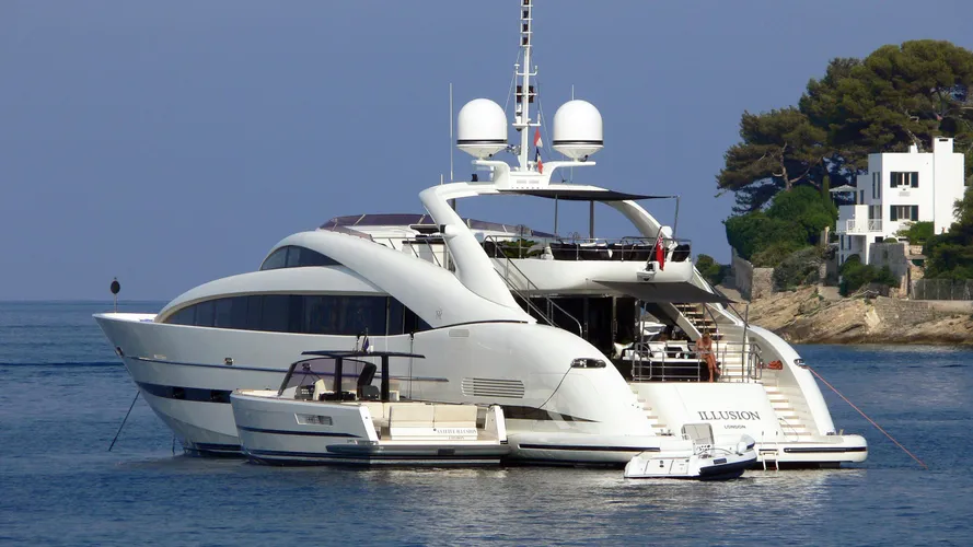 sealyon-motor-yacht-isa-120-2007-36m-tender-stern