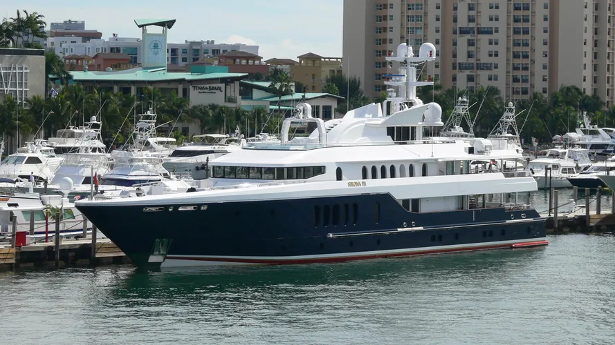 sirona-iii-motor-yacht-oceanfast-2004-56m-half-profile