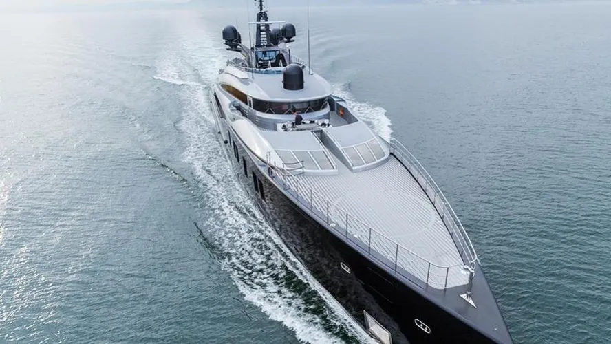 okto-motor-yacht-isa-gt-66m-2014-bow