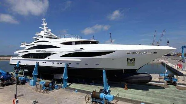 illusion-v-motor-yacht-benetti-2014-58m-profile-dock