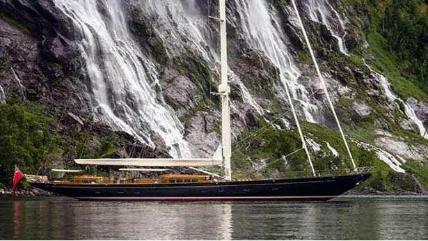 wisp-sailing-yacht-royal-huisman-2014-48m-moored-profile