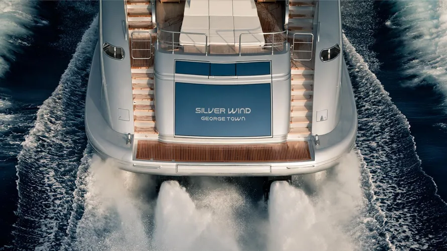 silver-wind-motor-yacht-isa-140-2014-44m-stern