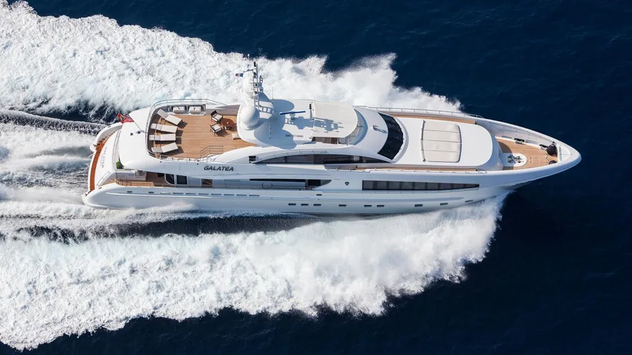 taurica-motor-yacht-heesen-2014-40m-aerial-cruising