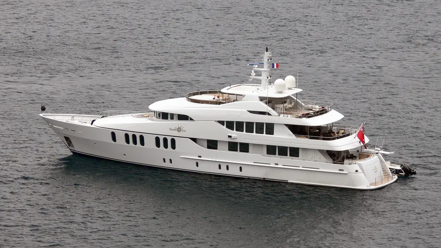 coco-viente-tuscan-sun-motor-yacht-izar-2006-45m-half-profile