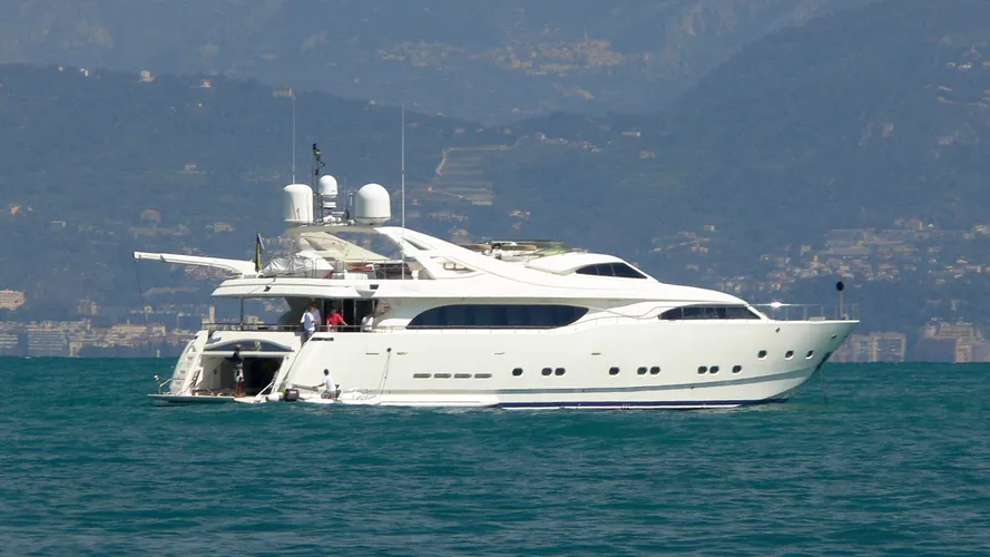 two-kay-motor-yacht-ferretti-cutsom-ine-112-2001-34m-half-profile