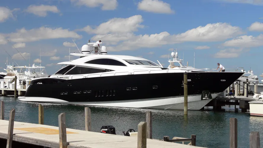 unico-motor-yacht-sunseeker-predator-108-2007-33m-half-profile