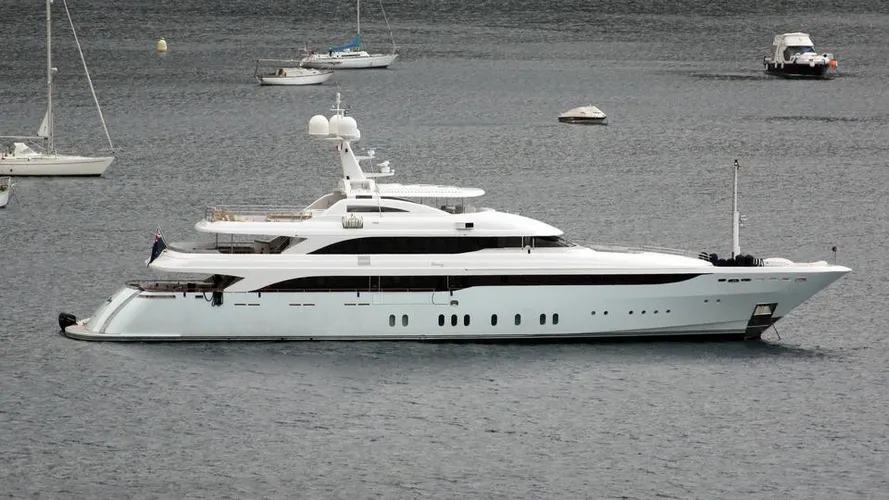 victory-motor-yacht-lamda-2007-52m-profile