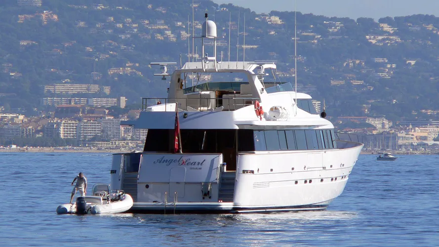 angel-heart-motor-yacht-mefasa-1993-34m-stern