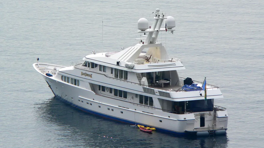 daybreak-motor-yacht-feadship-1997-47m-stern