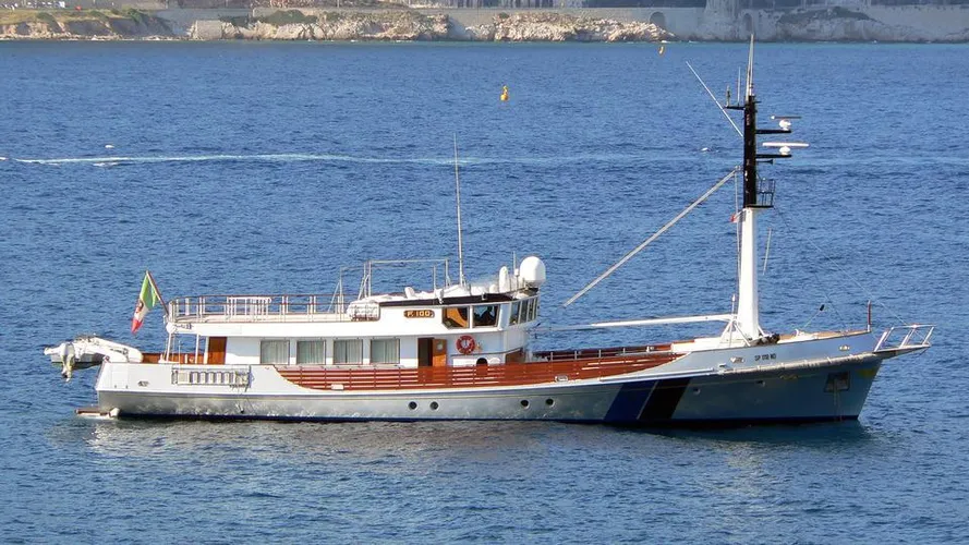 f-100-explorer-yacht-crn-1983-33m-profile