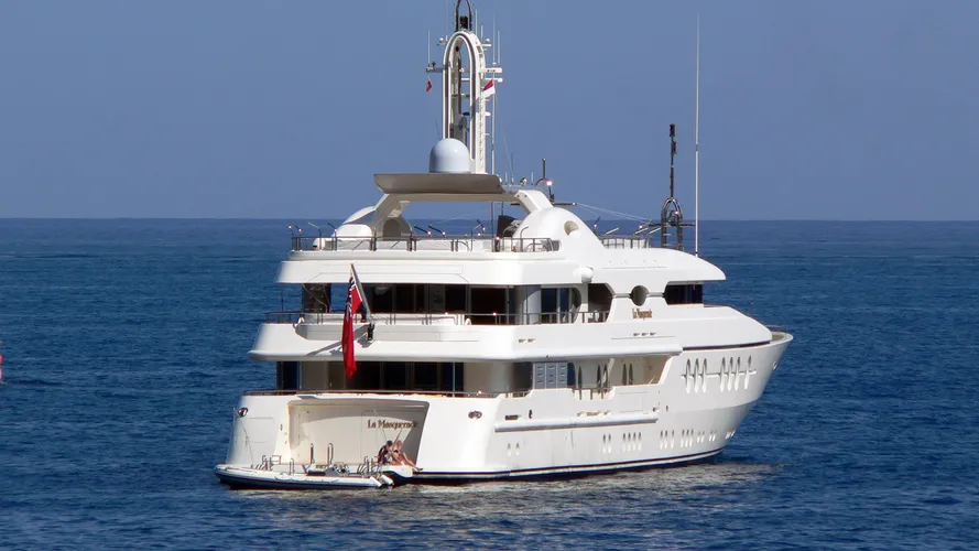 la-masquerade-motor-yacht-amels-2003-55m-stern