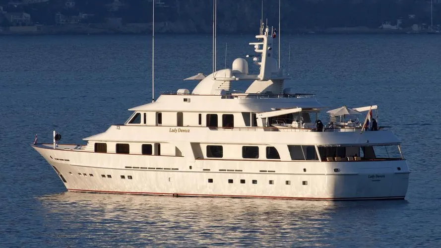 lady-duvera-motor-yacht-hakvoort-200-44m-profile-sunset