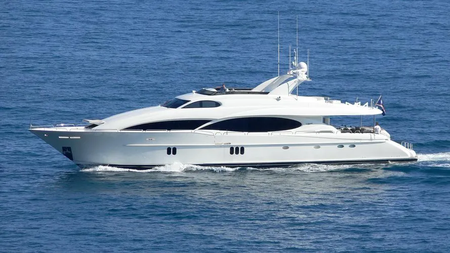 le-reve-motor-yacht-lazzara-110-sl-2006-33m-cruising