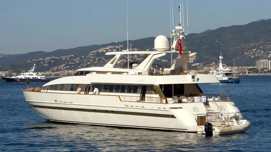 meridiana-motor-yacht-baglietto-1991-37m-profile
