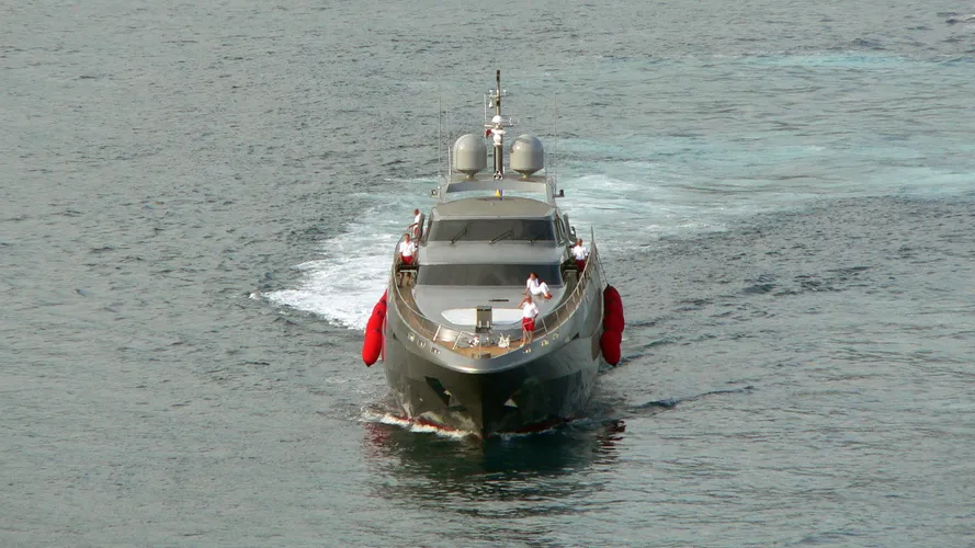 nina-j-motor-yacht-baglietto-2005-42m-cruising-bow