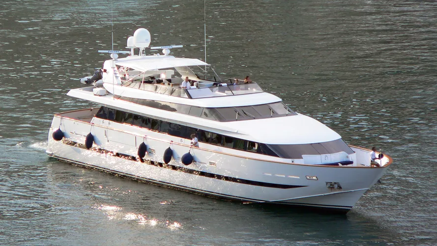 no-name-motor-yacht-baglietto-1993-33m-cruising-half-profile